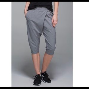 Lululemon cropped yoga pants